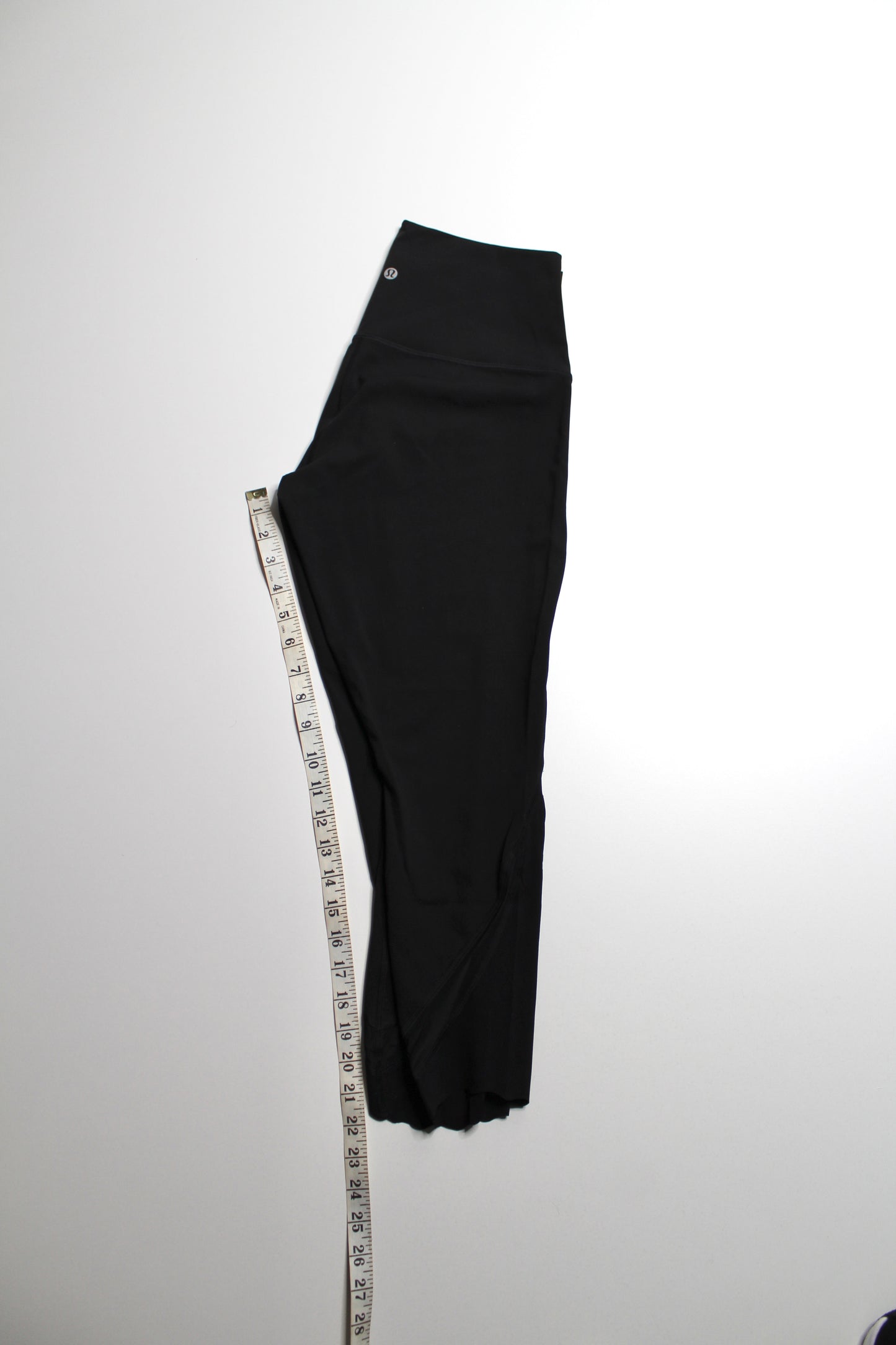 Lululemon black ‘wunder under’ scallop hem crop leggings, size 10 (24") *full on luxtreme