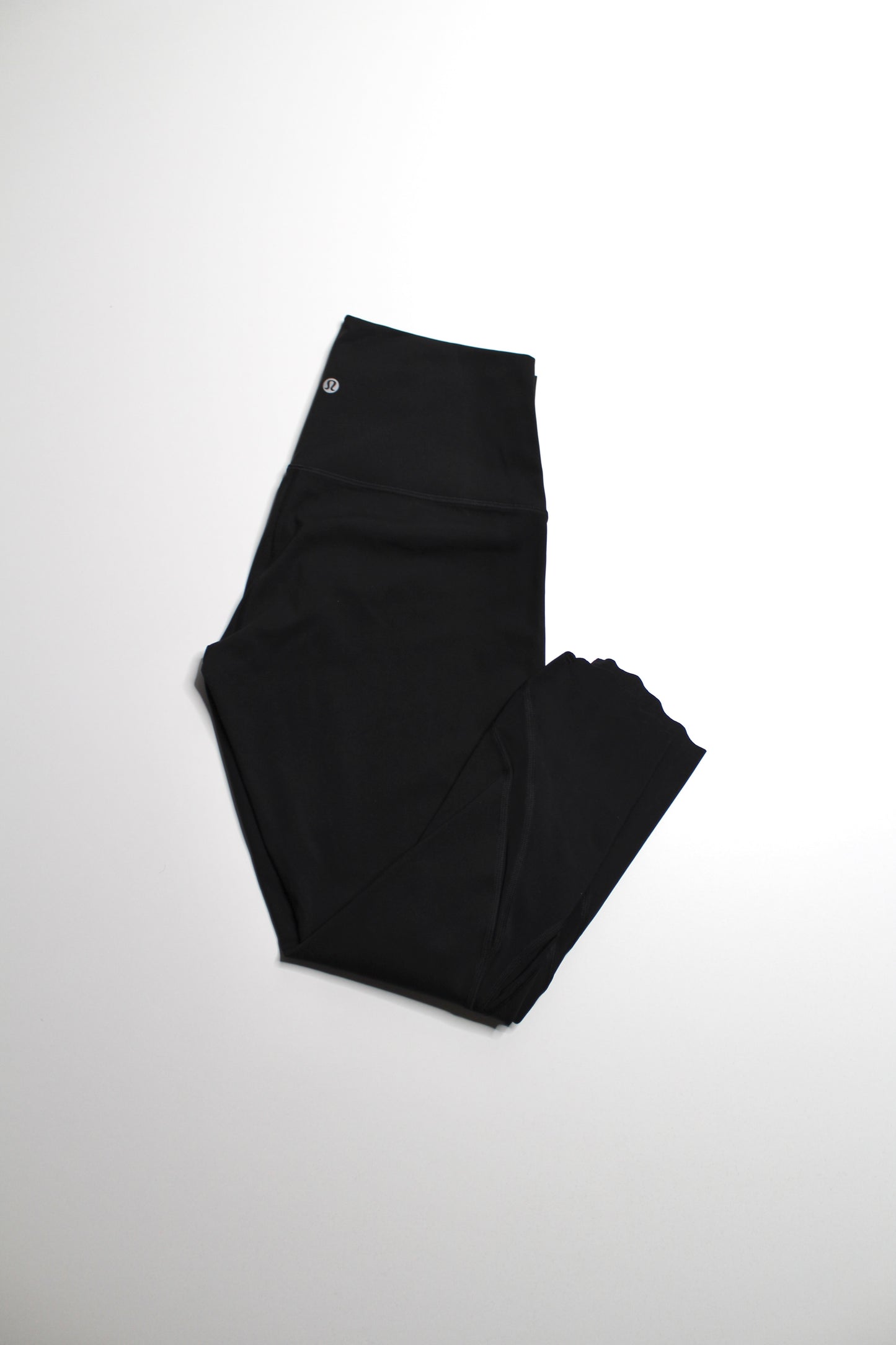 Lululemon black ‘wunder under’ scallop hem crop leggings, size 10 (24") *full on luxtreme