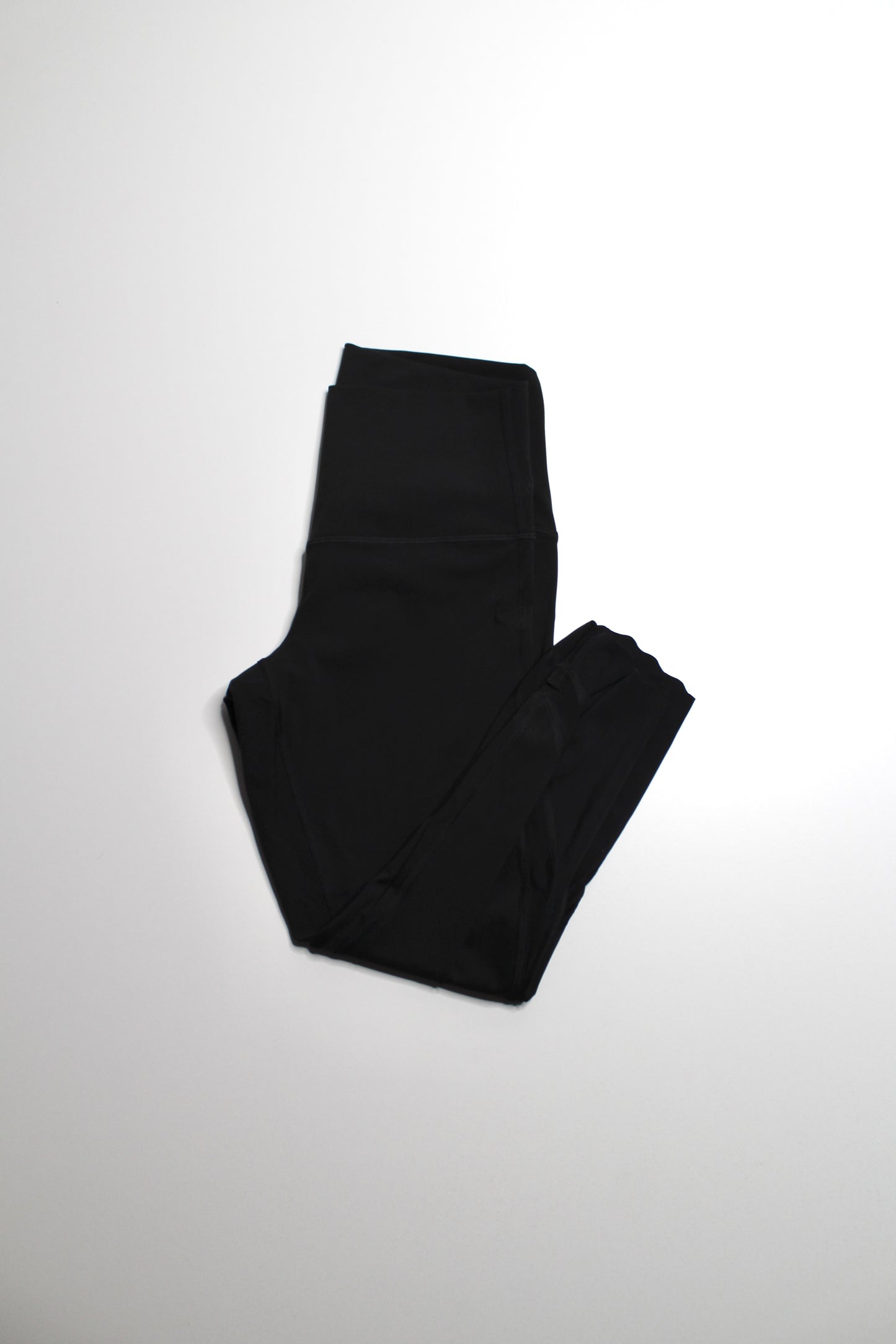 Lululemon black ‘wunder under’ scallop hem crop leggings, size 10 (24") *full on luxtreme