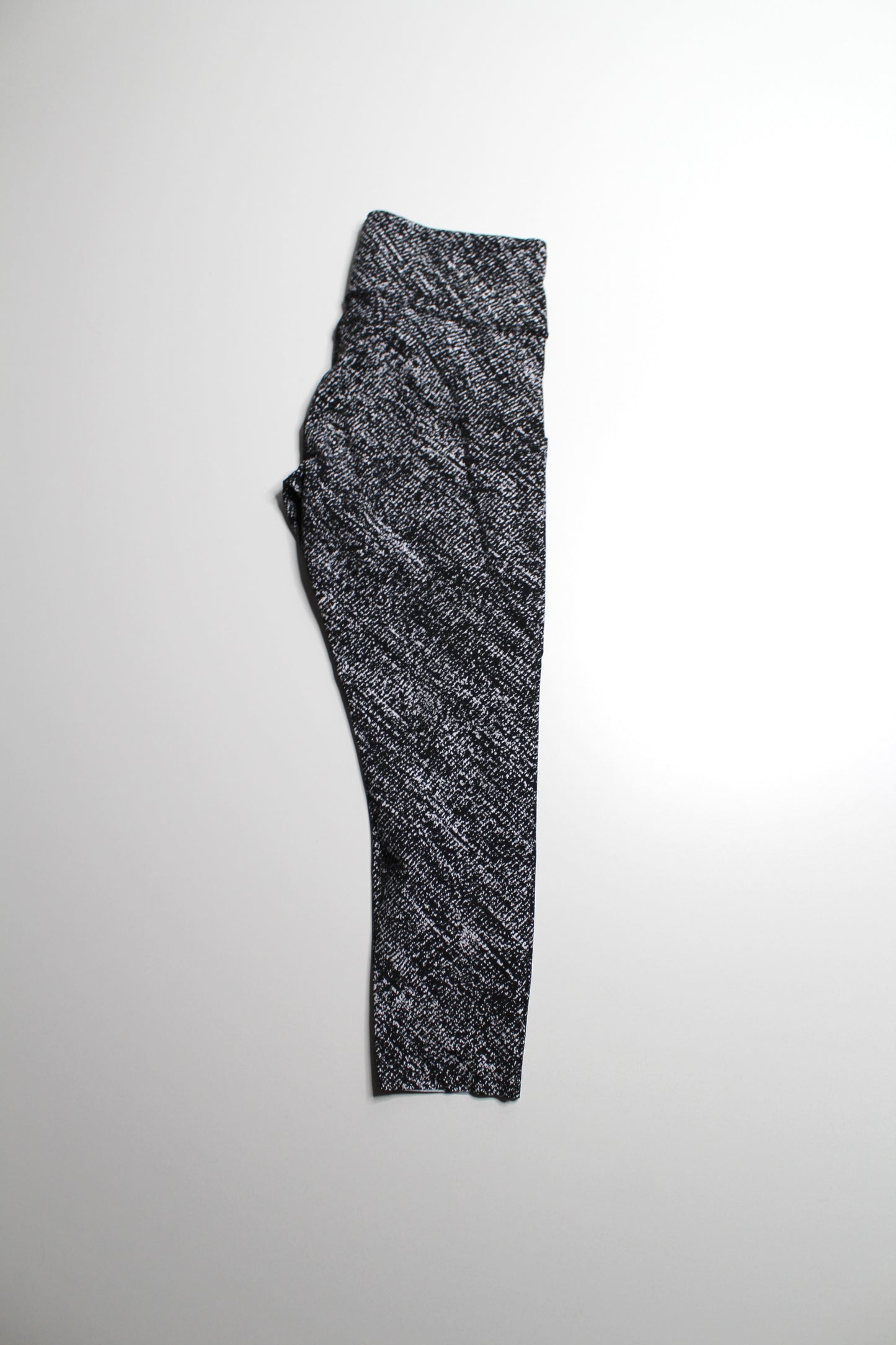 Lululemon 'fast and free' tight, size 10 (23") *non reflective