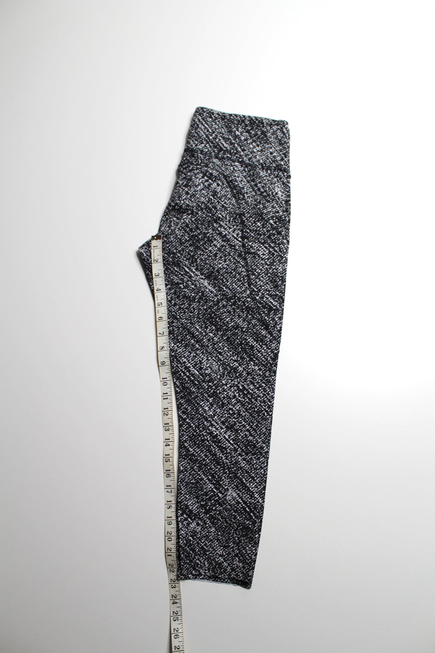 Lululemon 'fast and free' tight, size 10 (23") *non reflective