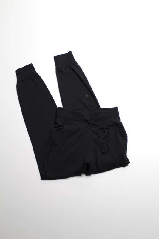 Lululemon black ‘ready to rulu’ jogger, size 0