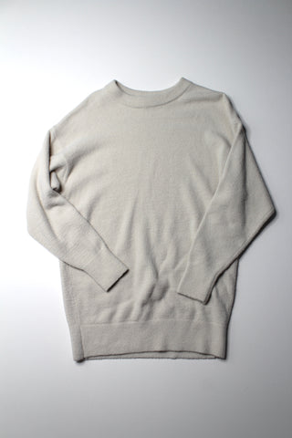 Aritzia Wilfred Free beige fuzzy sweater, size xxs (loose fit) fits size xxs-small