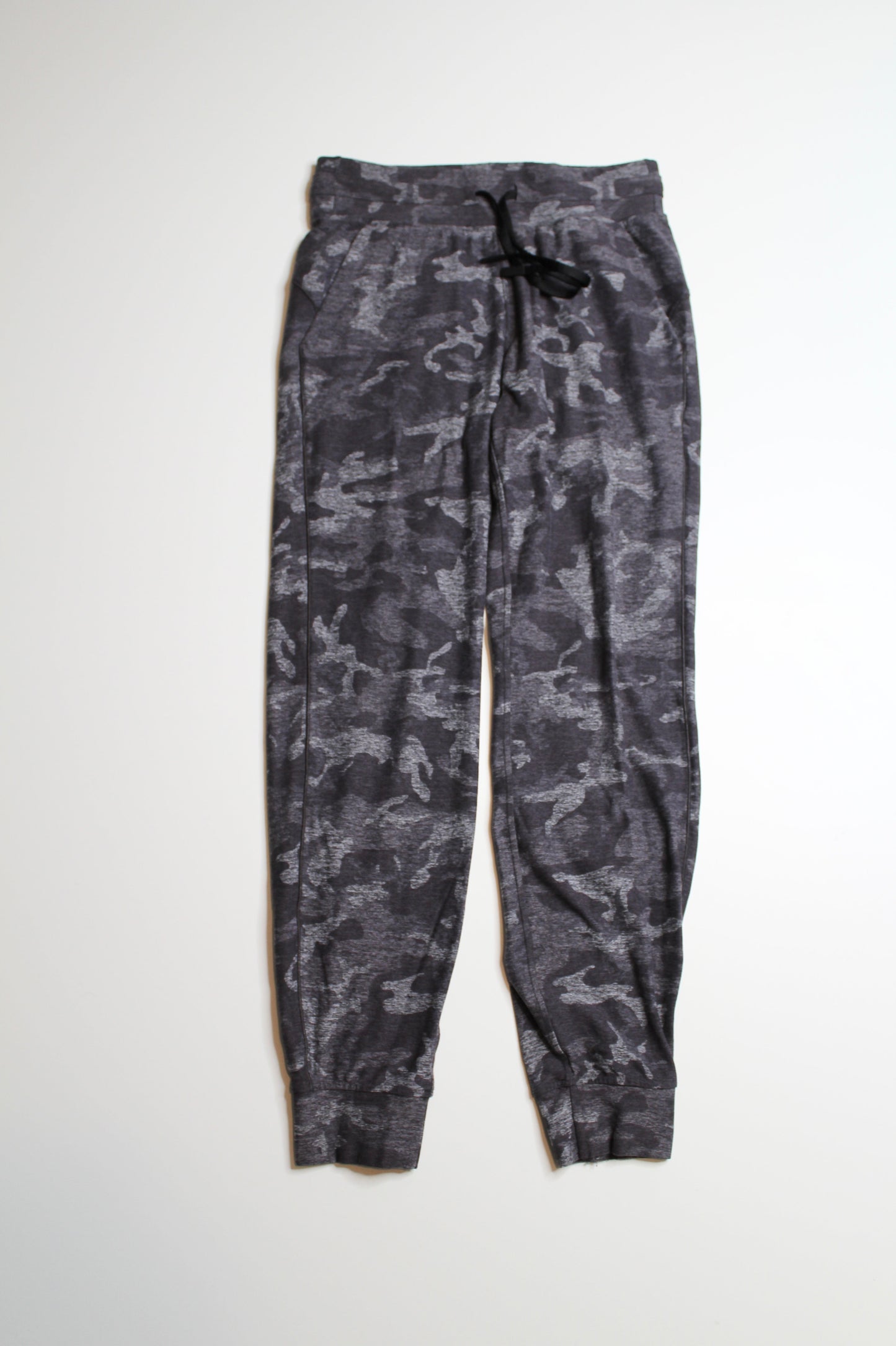 Lululemon camo ready to rulu jogger, size 4 (price reduced: was $58)