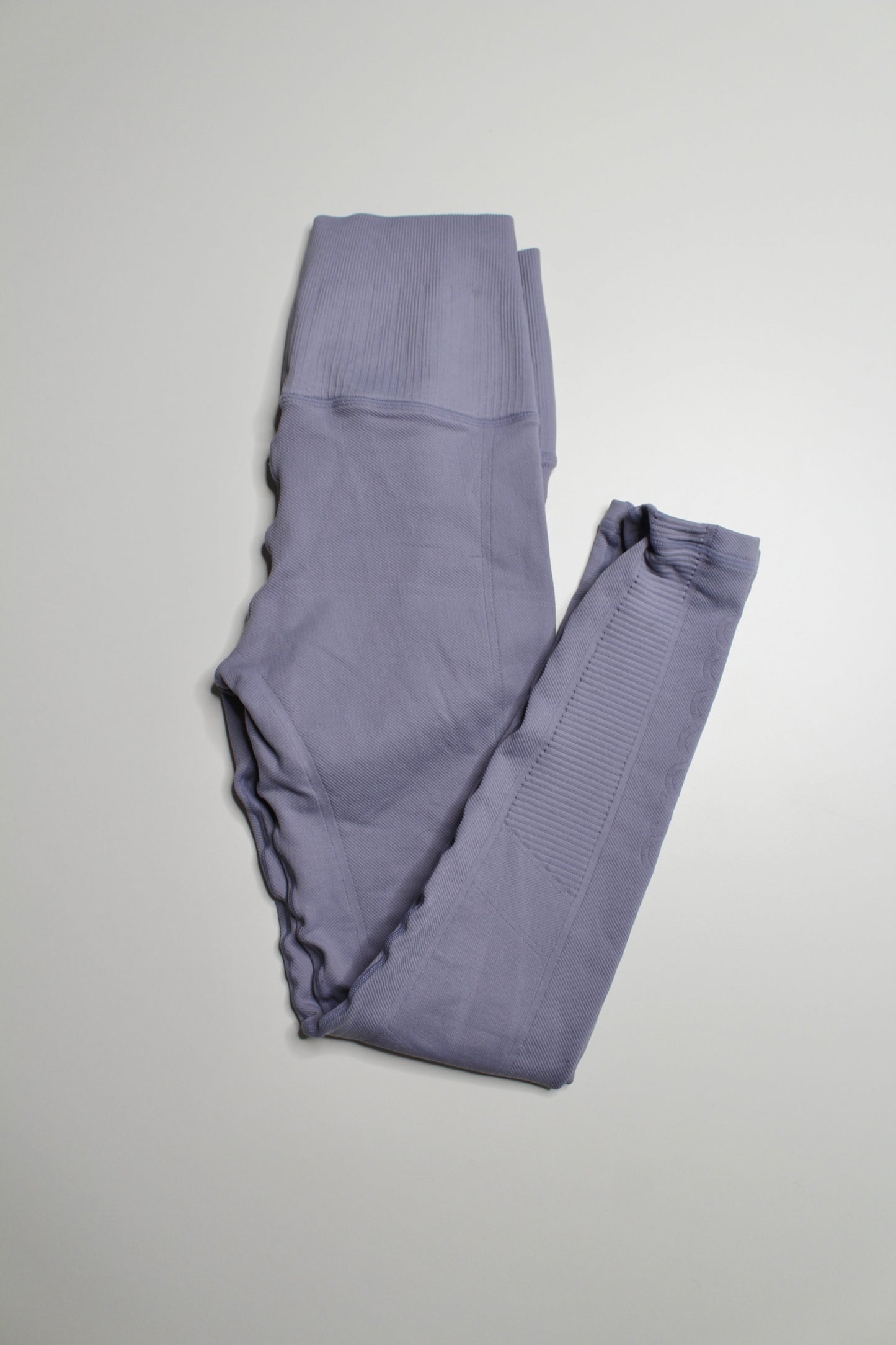 STYLE BOX Avocado lilac fog seamless leggings + t shirt SET, size small (includes 2 pieces)