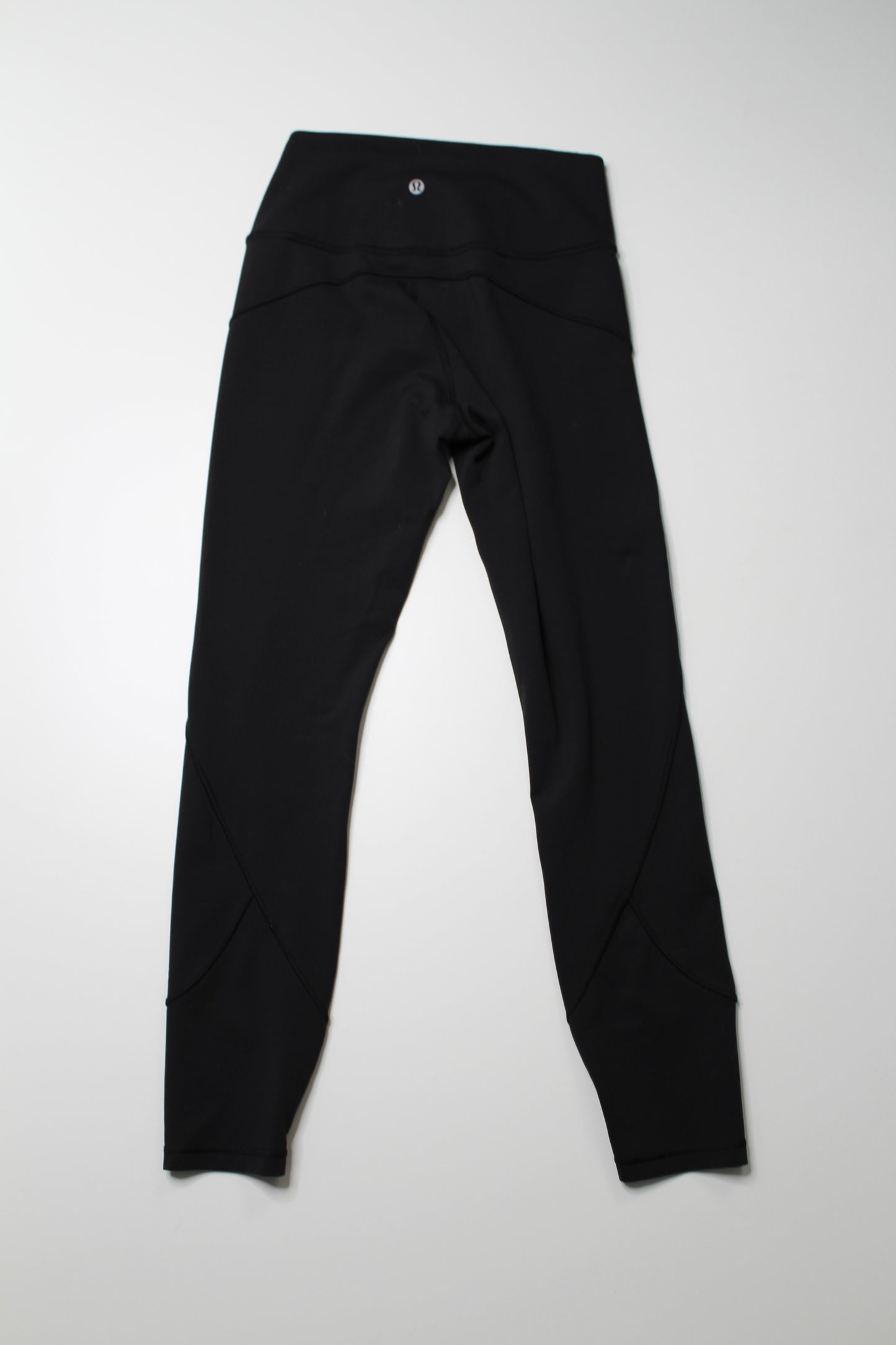 Lululemon black in movement tight, size 6 (25")