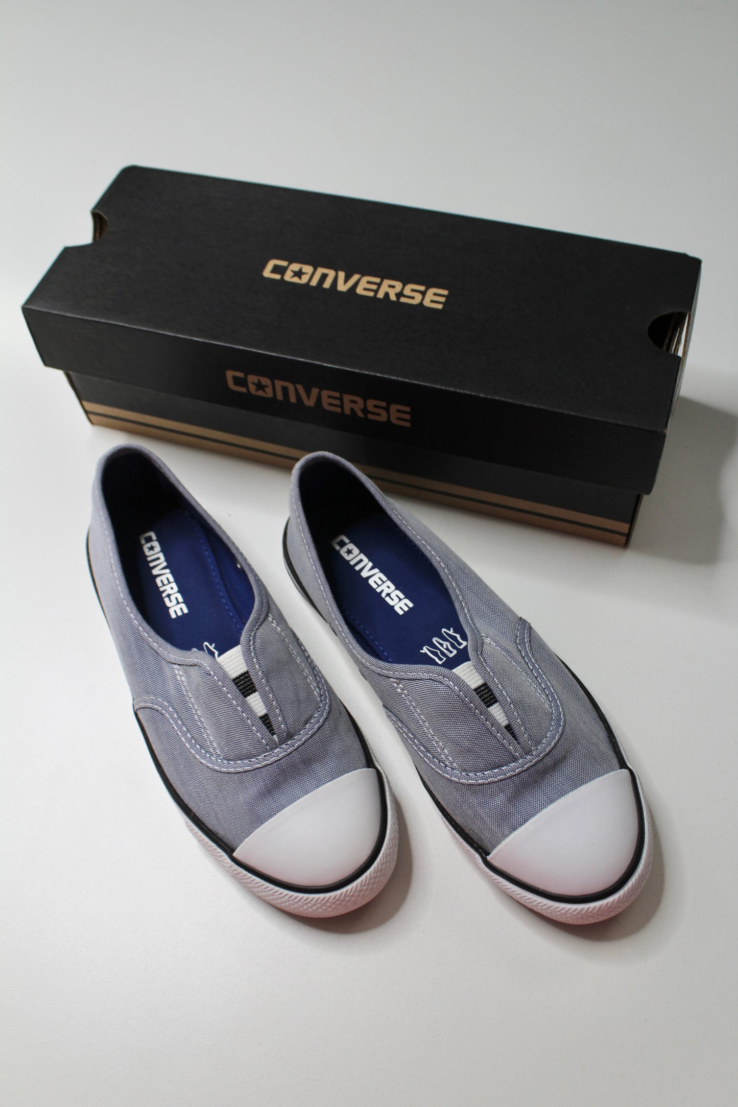 Converse roadtrip slip on sneaker, size 6 *new in box (price reduced: was $30)