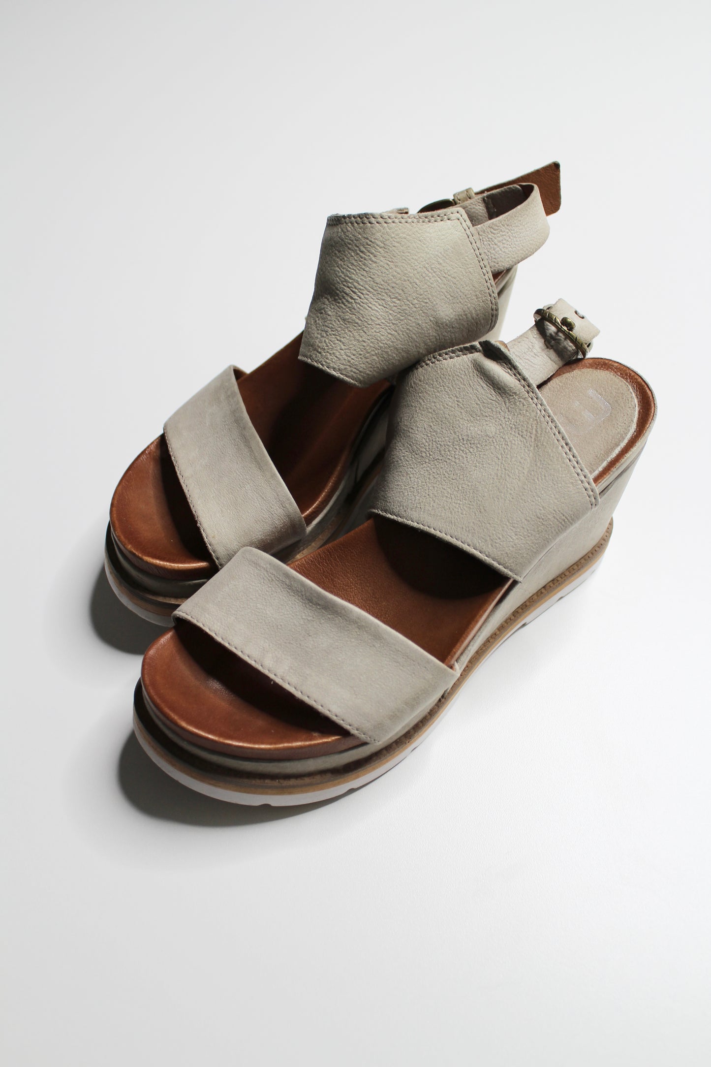 Crown Vintage wedge sandal, size 36 (6) (additional 50% off)