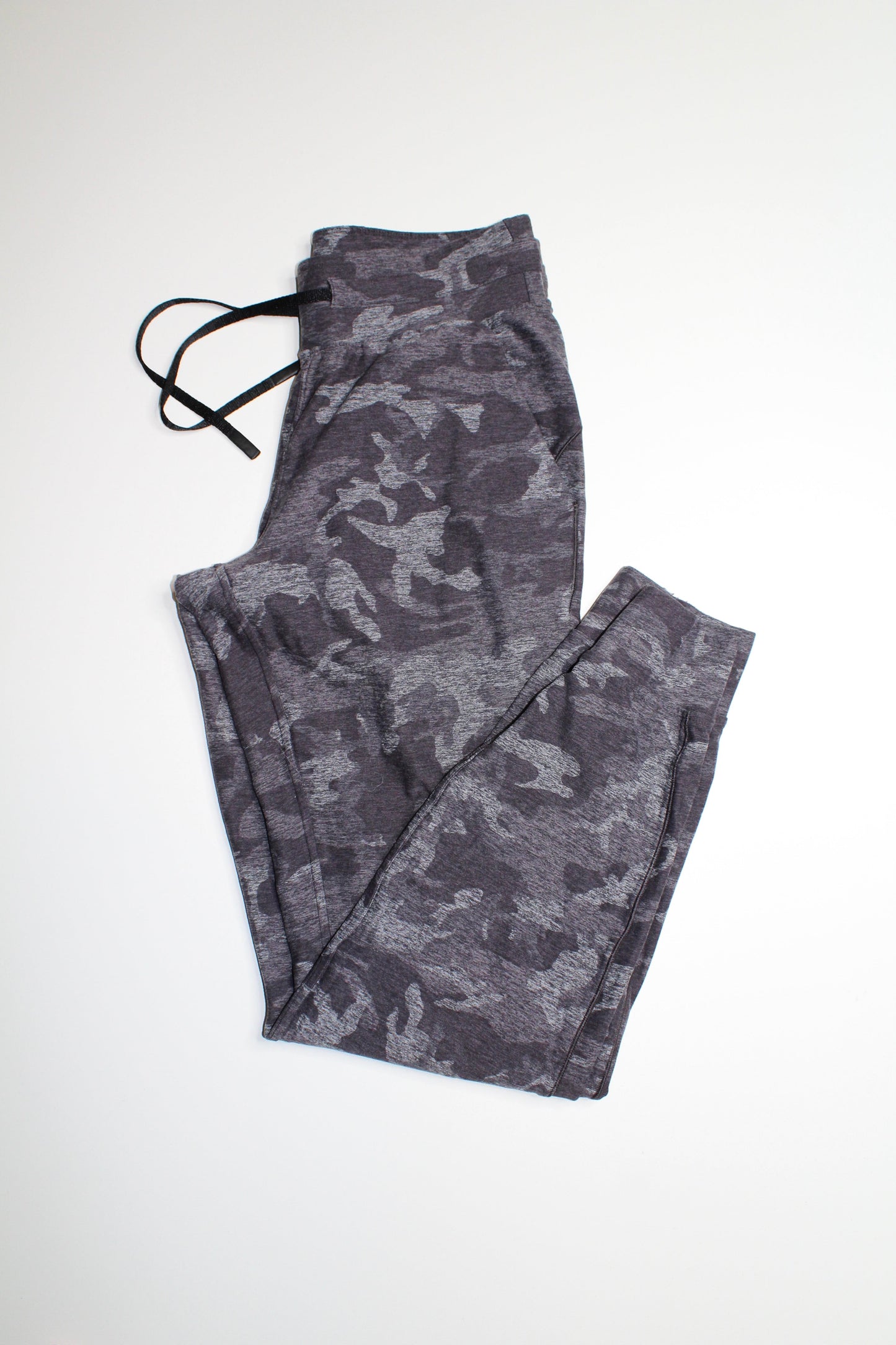 Lululemon camo ready to rulu jogger, size 4 (price reduced: was $58)