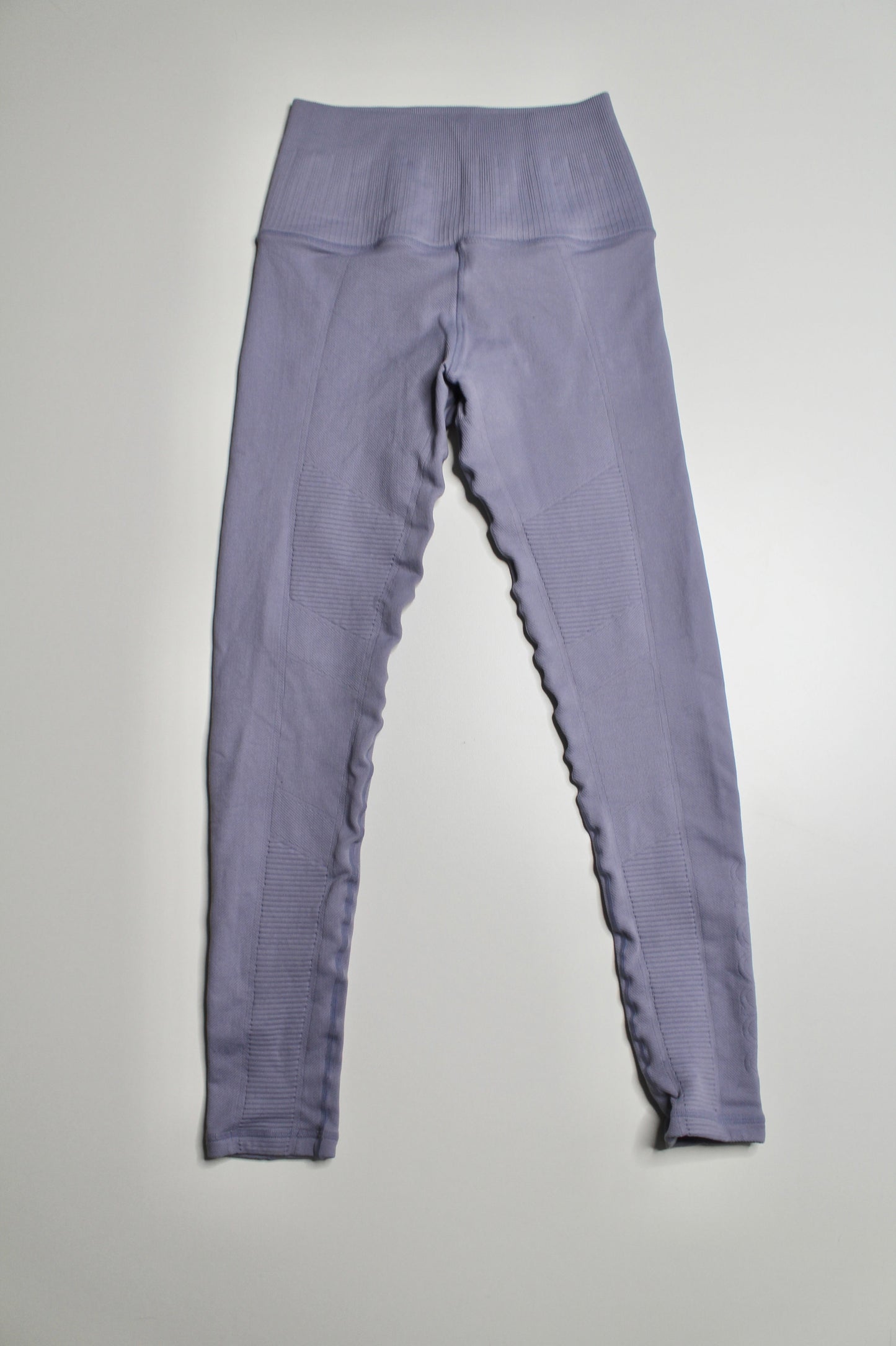 STYLE BOX Avocado lilac fog seamless leggings + t shirt SET, size small (includes 2 pieces)