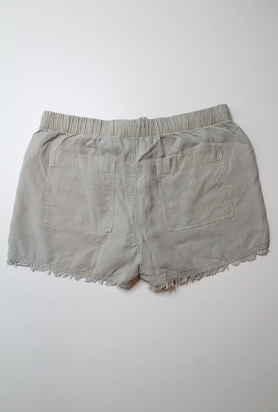 Bella Dahl light grey frayed hem pocket shorts, size small