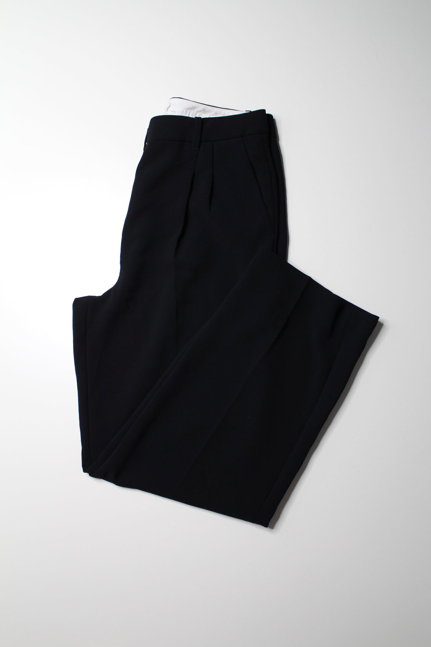 Aritzia efforless pant