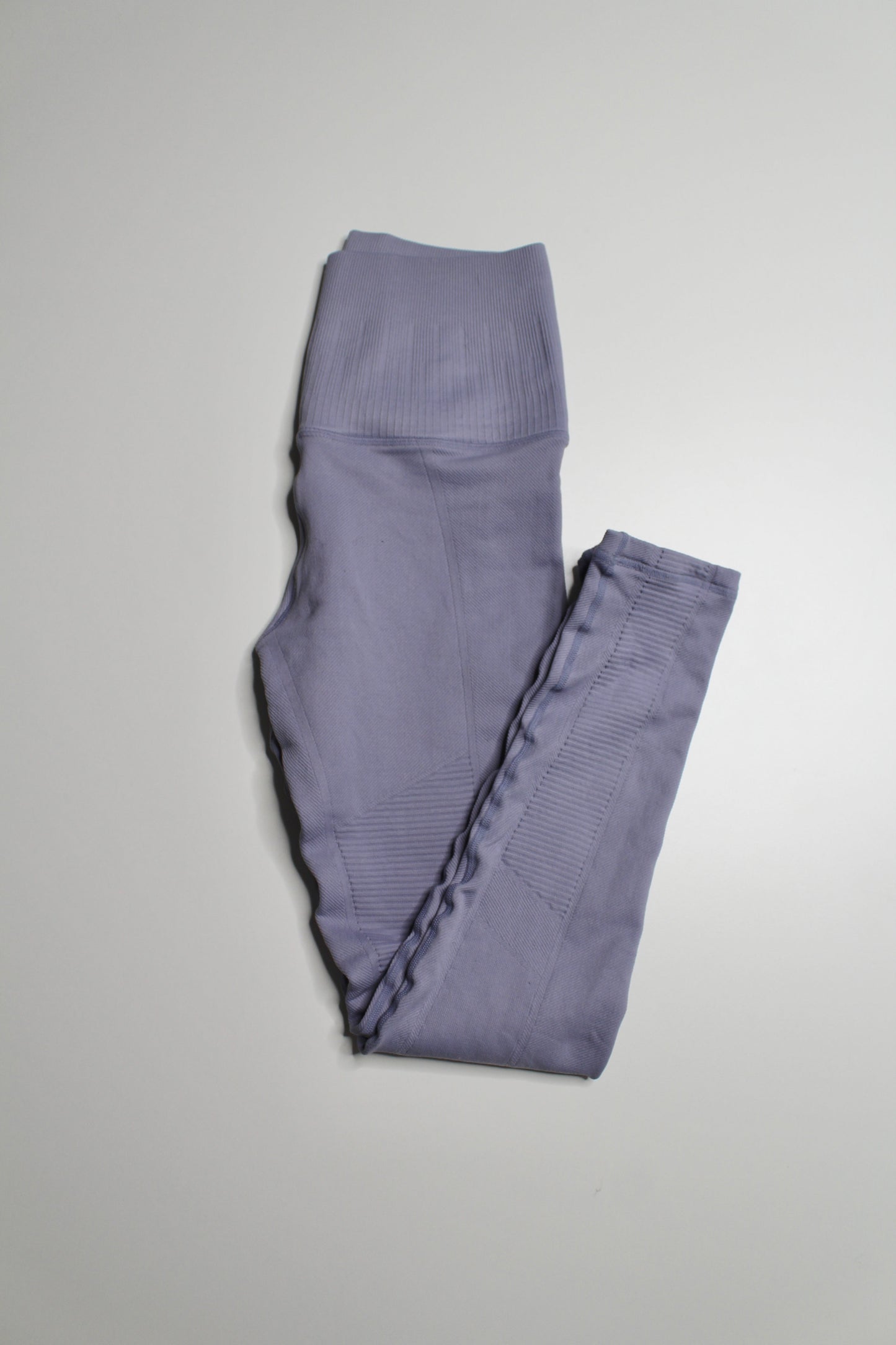 STYLE BOX Avocado lilac fog seamless leggings + t shirt SET, size small (includes 2 pieces)