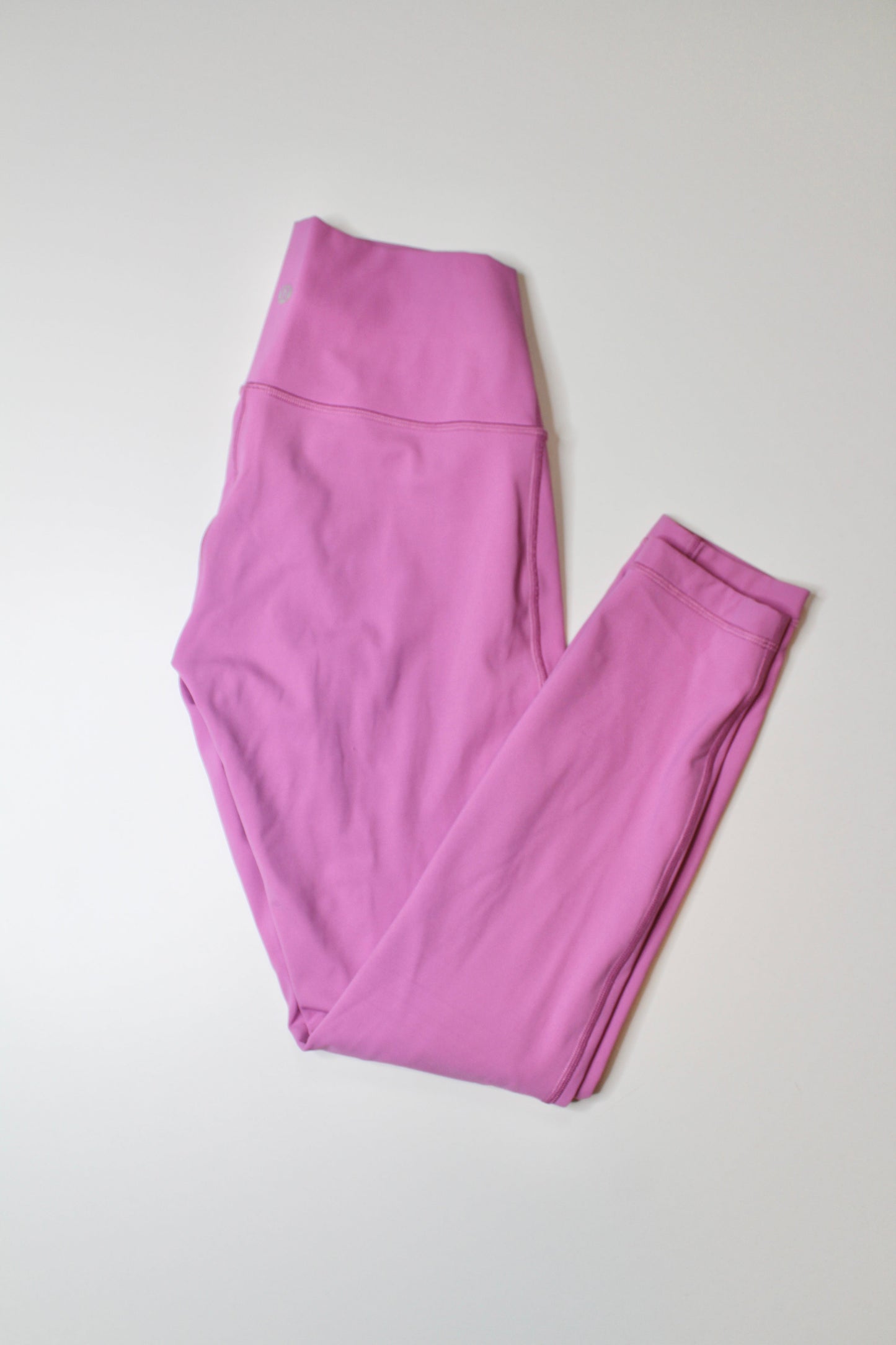 Lululemon magenta glow ‘high-rise wunder under’ tights, size 6 (25”)