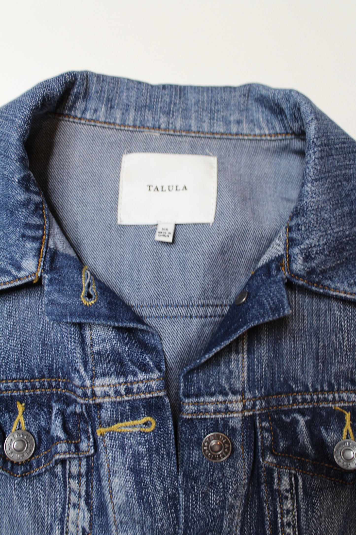 Aritzia talula cropped jean jacket, size xs