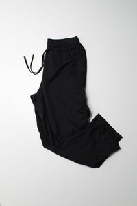 Lululemon black move lightly cargo pant, size 6 (25”) (price reduced: was $58)