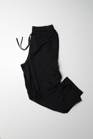 Lululemon black 'move lightly' cargo pant, size 6 (25”) (price reduced: was $58)