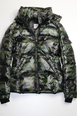 Urban Outfitters camo puffer, size xs