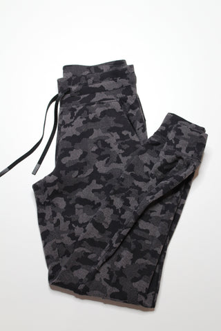 Lululemon heritage camo jacquard black lunar rock ready to rulu jogger, size 4 (28.5")