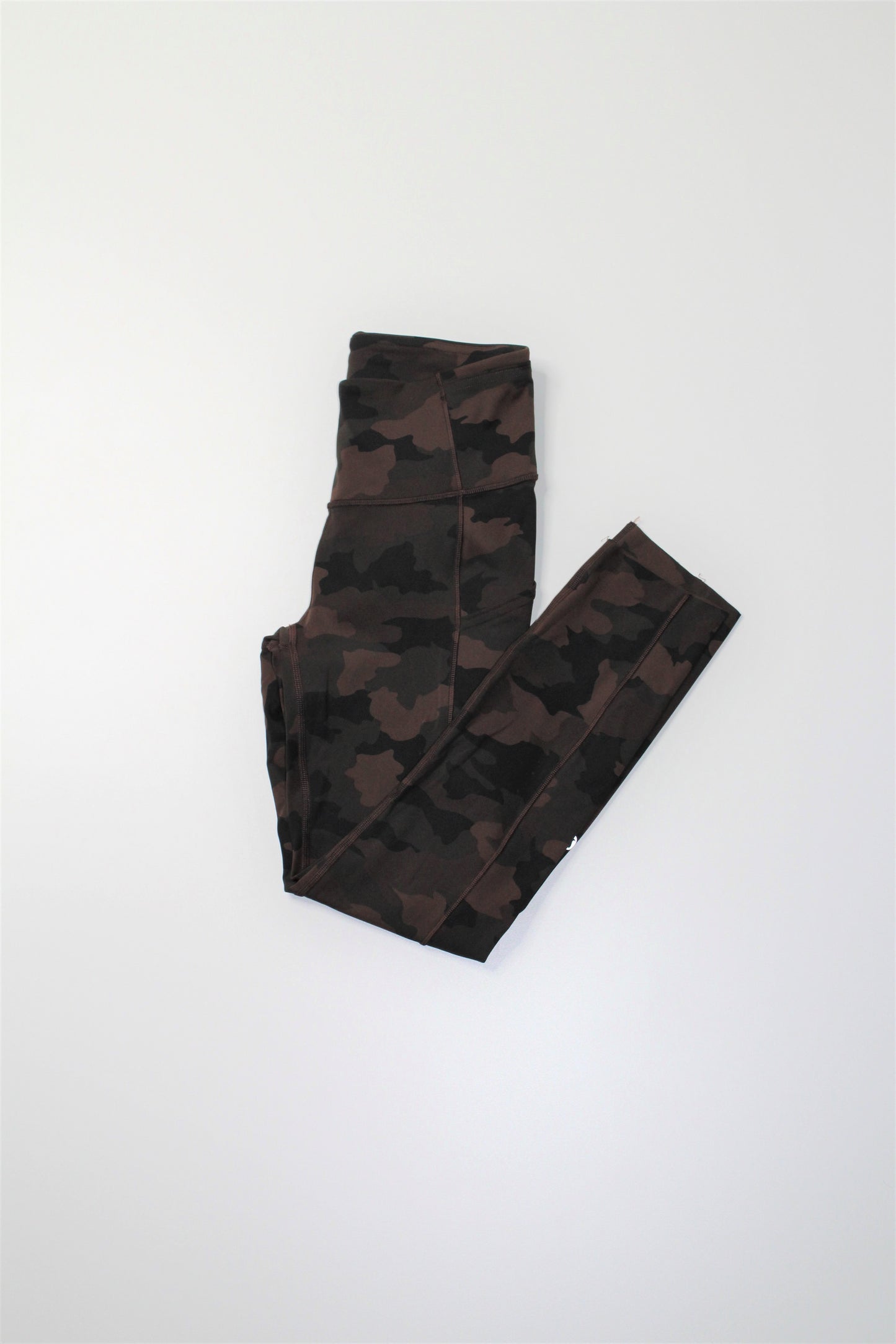 Lululemon 365 heritage camo brown earth multi fast and free tight, size 4 (25") *non reflective (additional 30% off)