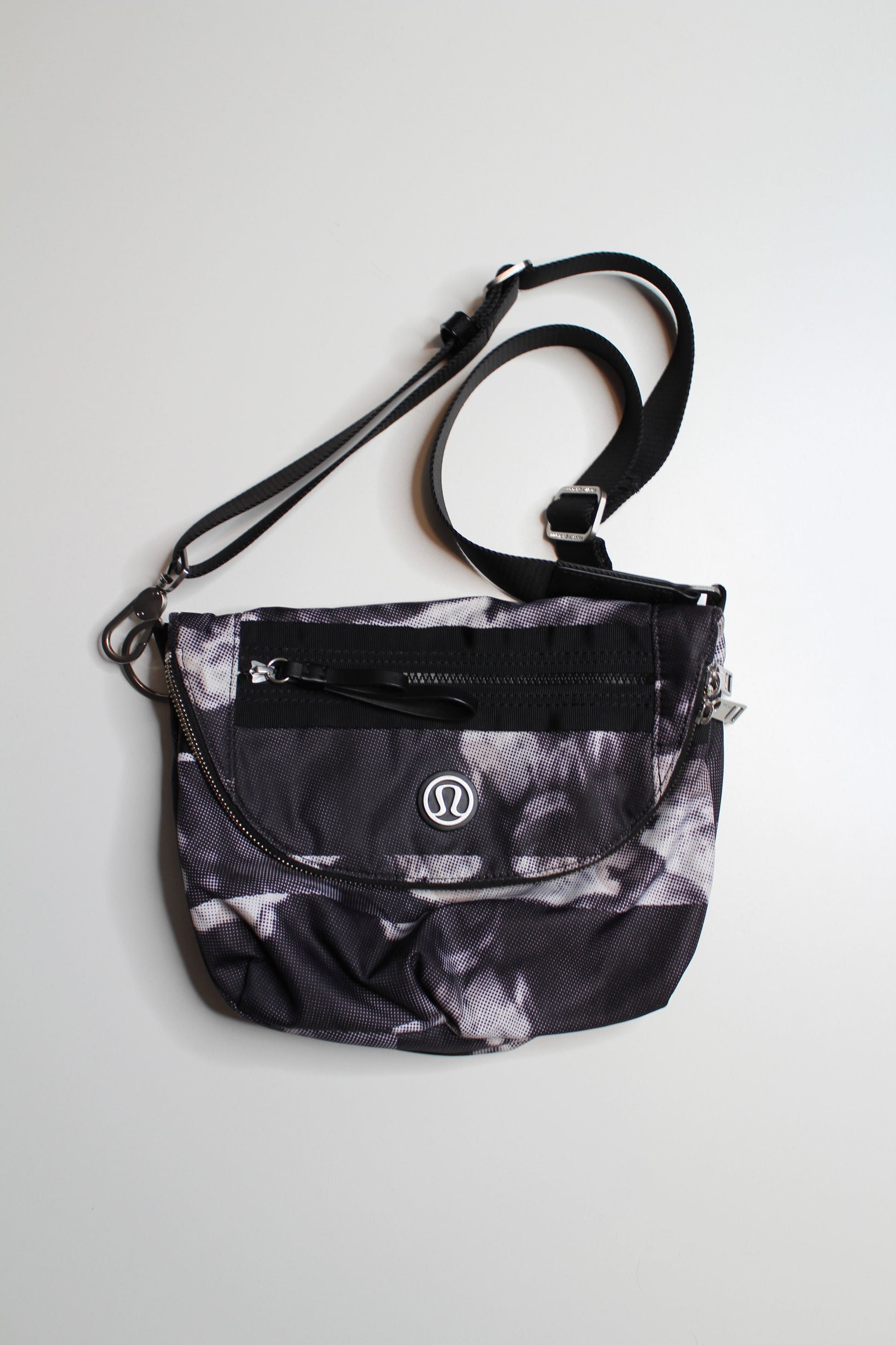 Lululemon multi color ‘all night festival’ crossbody bag