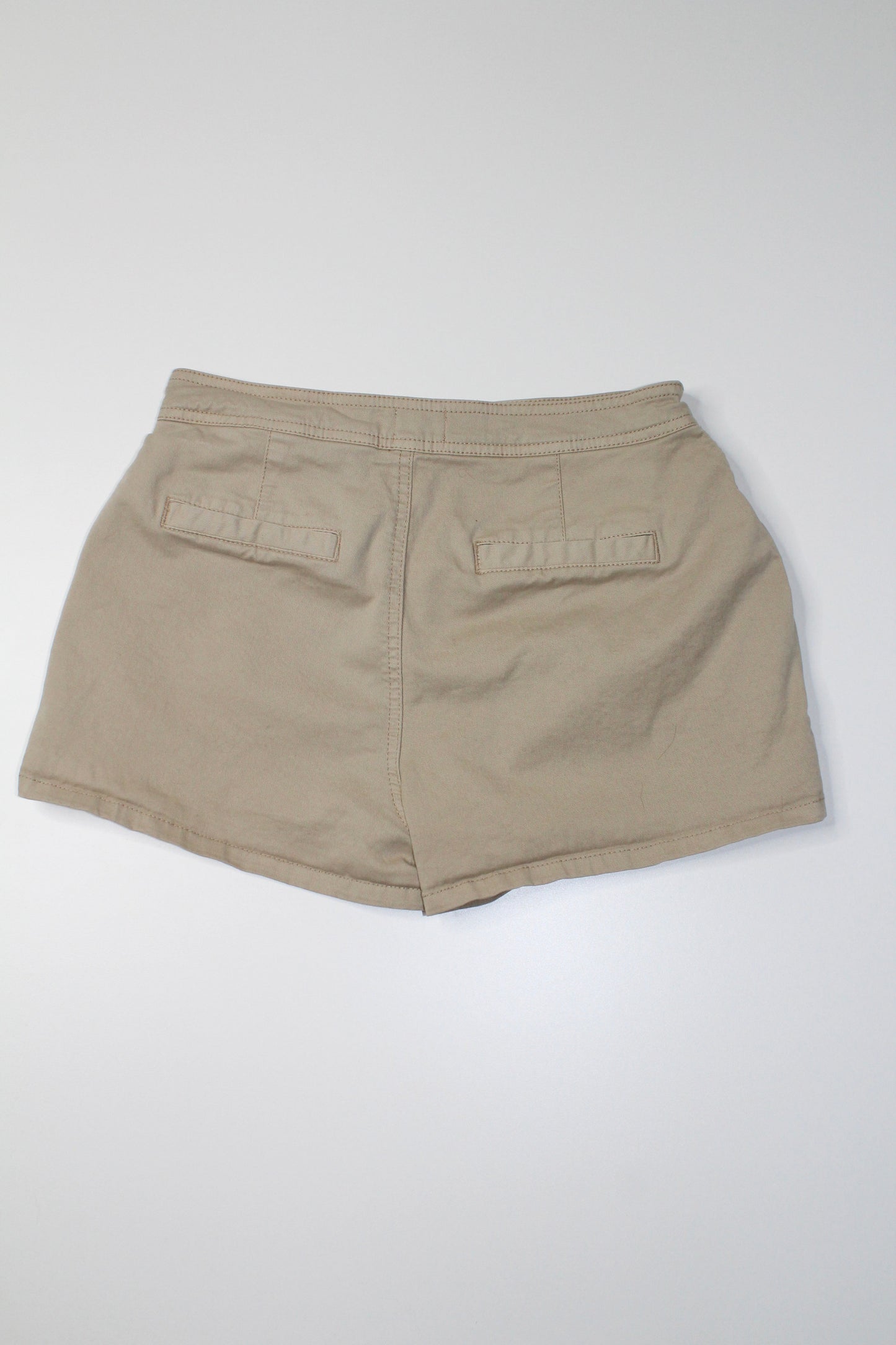 Aritzia Sunday Best beige walker shorts, size 2