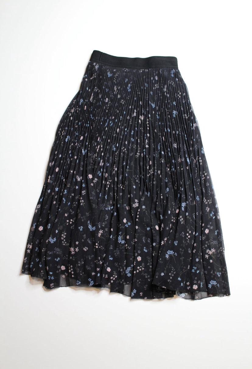 Aritzia wilfred black floral terre twirl skirt, size small