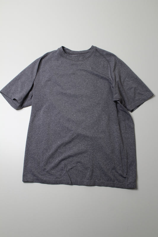 Mens lulu grey metal vent short sleeve, no size. Fits like medium