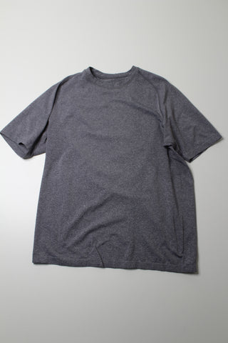 Mens lulu grey metal vent short sleeve, no size. Fits like medium (price reduced: was $30)