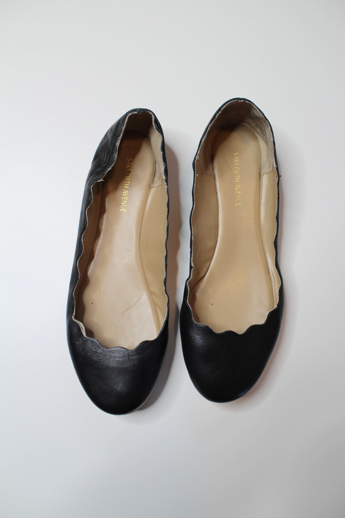 Saks Fifth Avenue scallop iza ballet flats, size 6.5