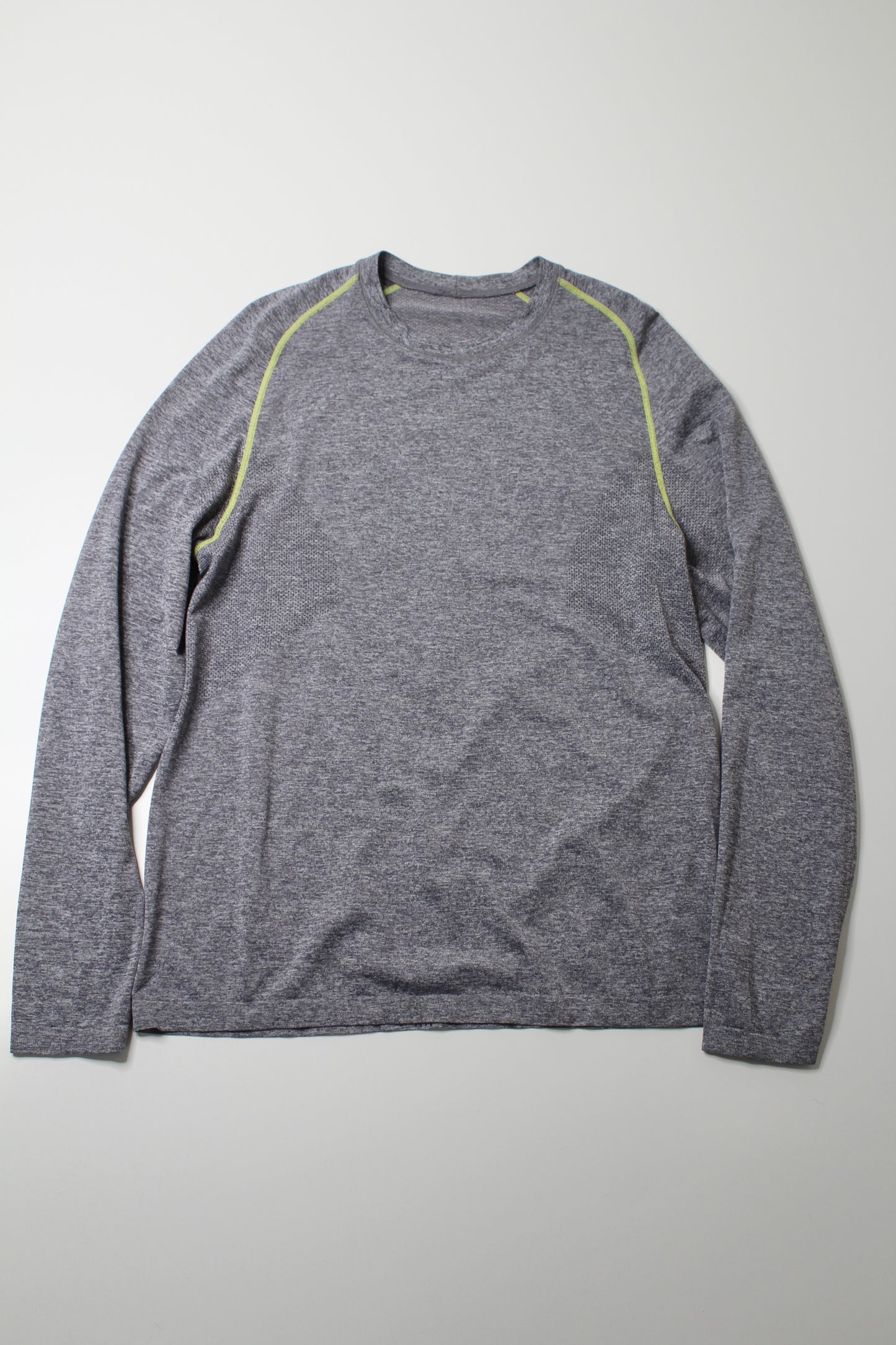 Mens lulu grey metal vent long sleeve, size large (additional 20% off)