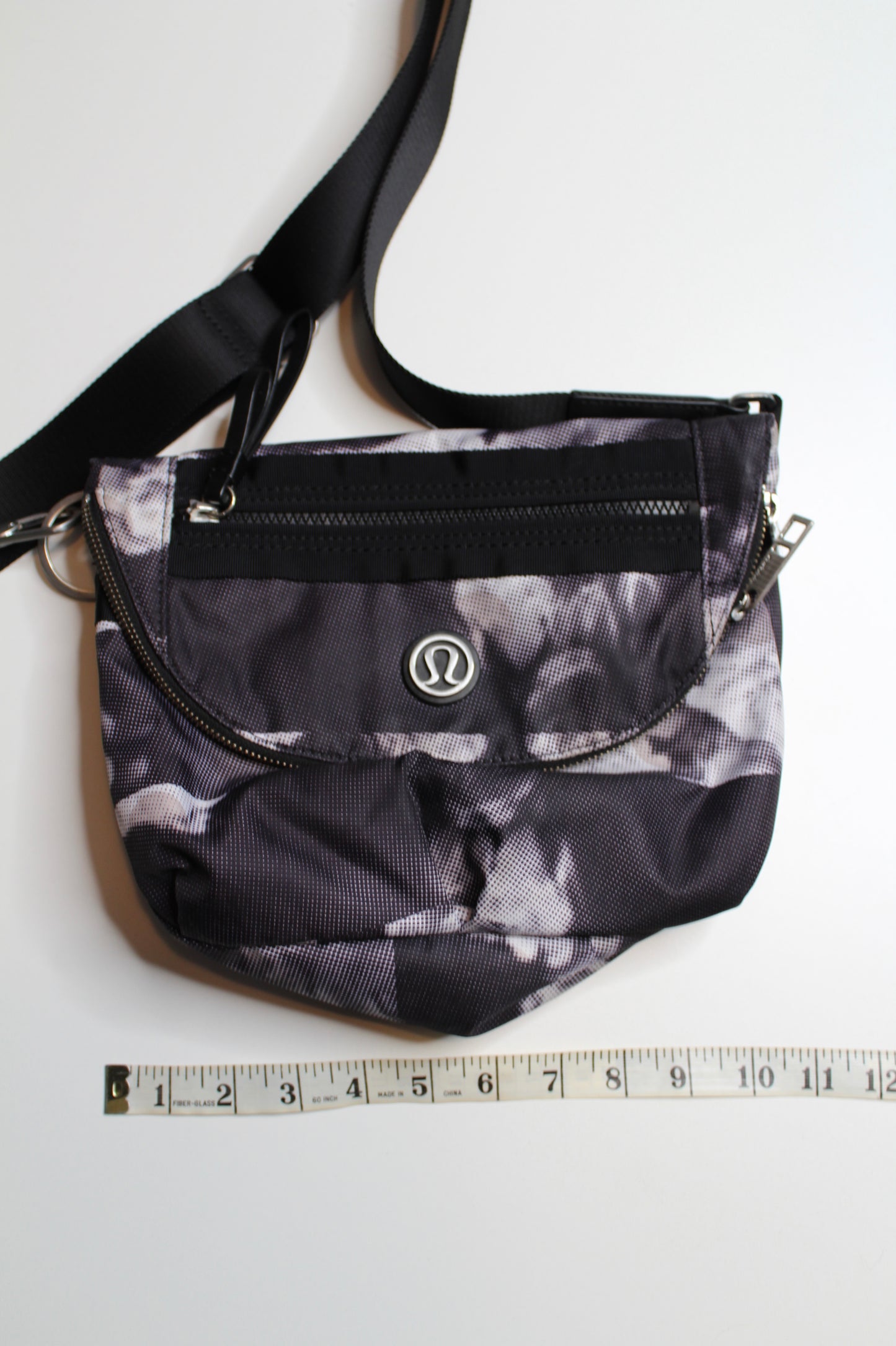 Lululemon multi color ‘all night festival’ crossbody bag