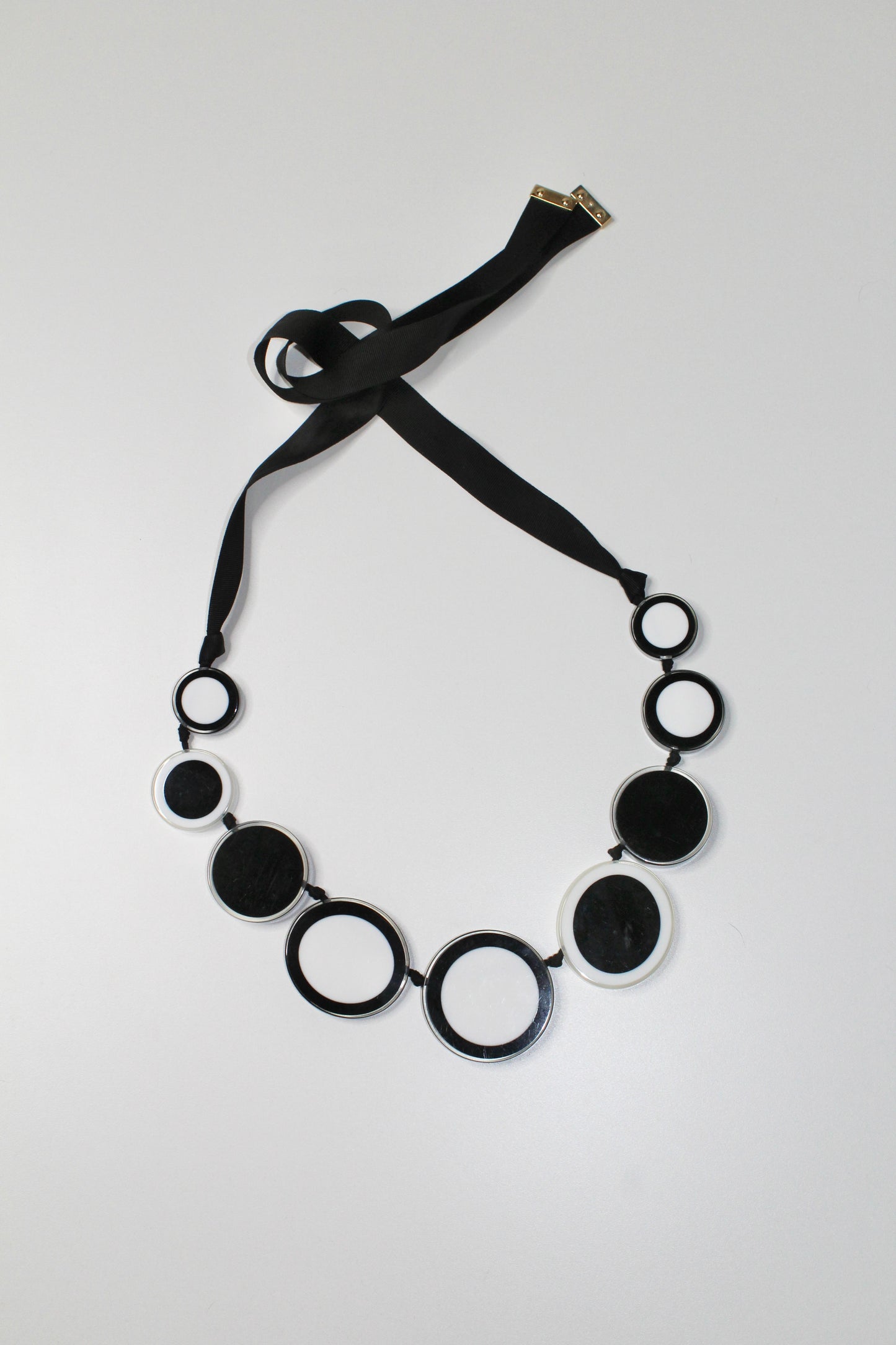 Kate Spade black white connect the dots necklace