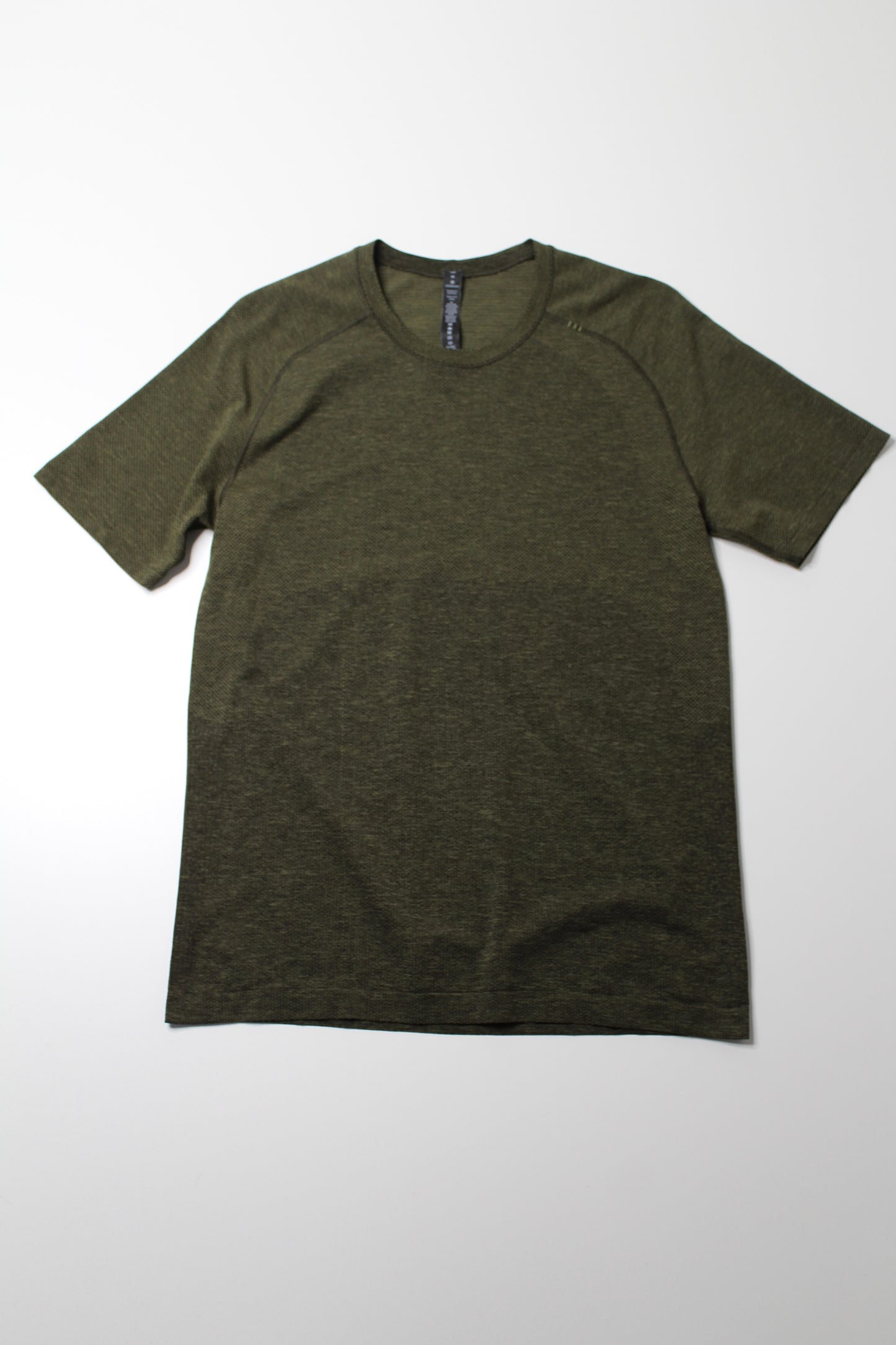 Mens lulu green metal vent short sleeve, size medium (price reduced: was $30)