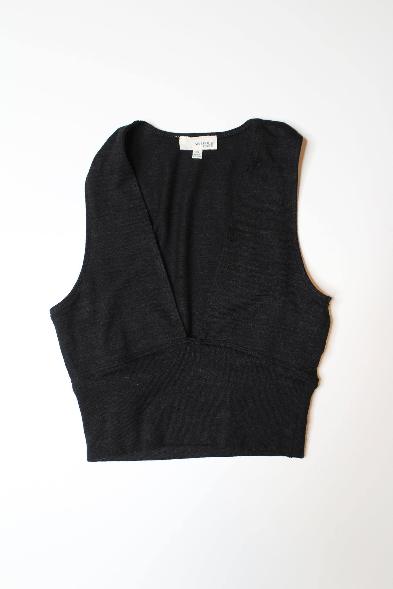 Aritzia wilfred free black valeria cropped deep v tank, size xs