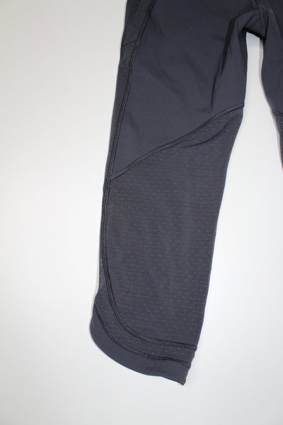 Lululemon blue tied (grey) revitalize crop, size 6 (21”) (additional 50% off)