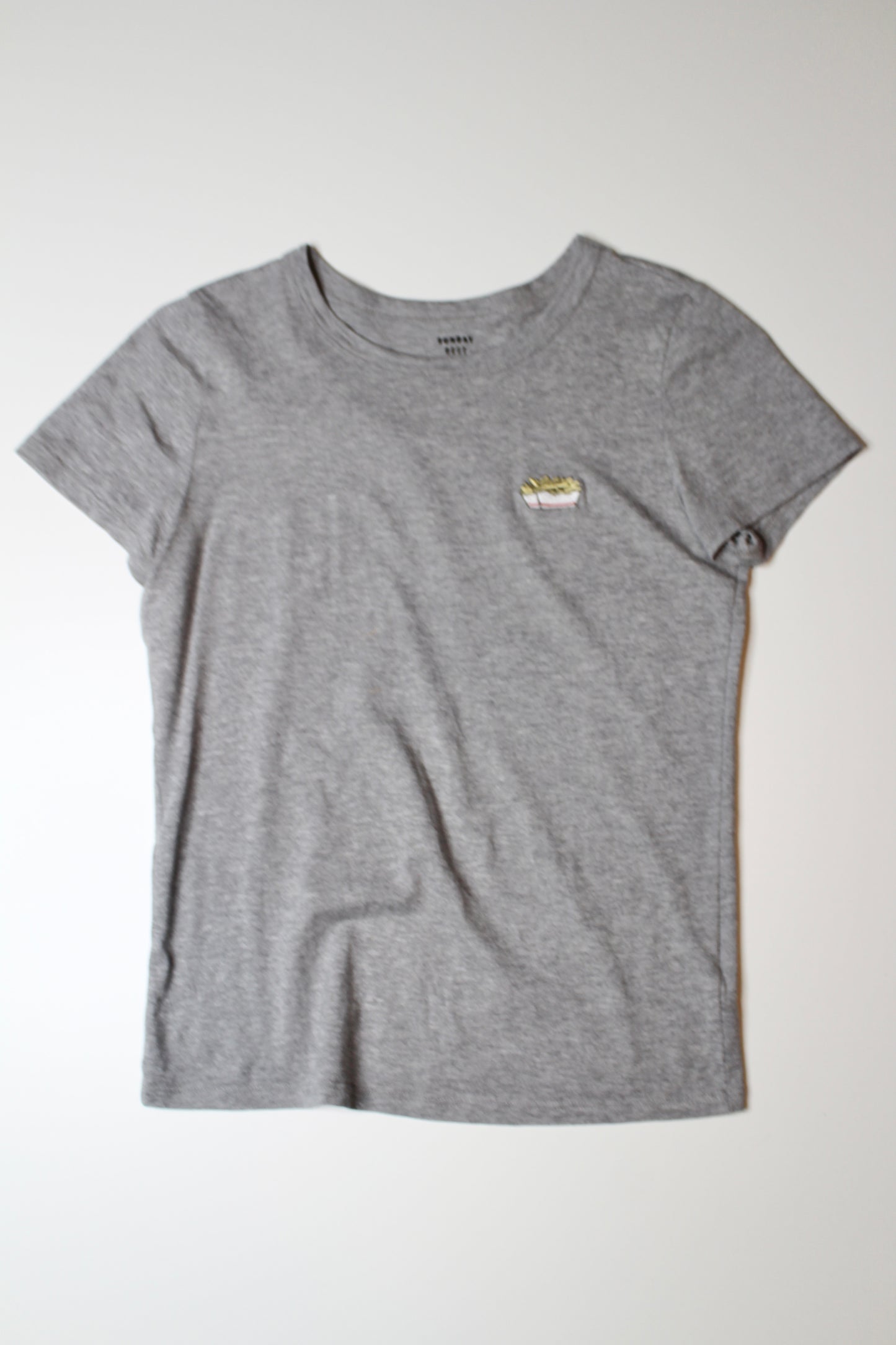 Aritzia sunday best grey candy ‘fries’ t shirt, size medium